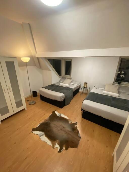 Appartement Penthouse Studio With 2 Double Beds & Smart Tv. Great London Location Extérieur photo